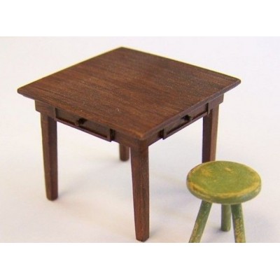 TABLE AND SEAT - 1/35 SCALE - PLUS MODEL EL048